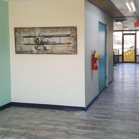 Econo Lodge Oak Grove Buitenkant foto